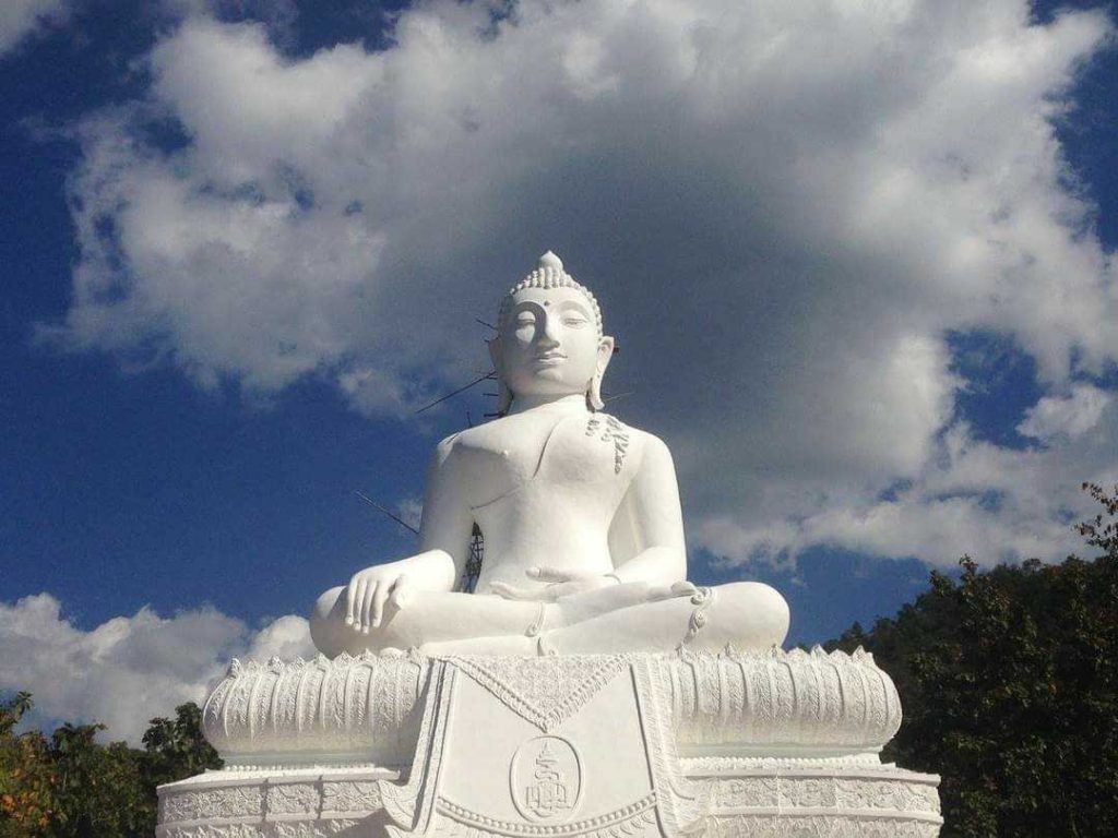 פסל בודה לבן בתאילנד