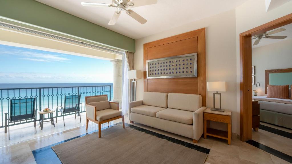 חדר המלון עם מרפסת שפונה לים